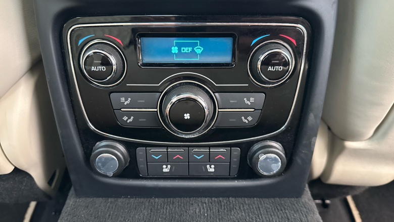 Jaguar XJ 3.0d V6 Portfolio 4dr Auto Diesel Saloon